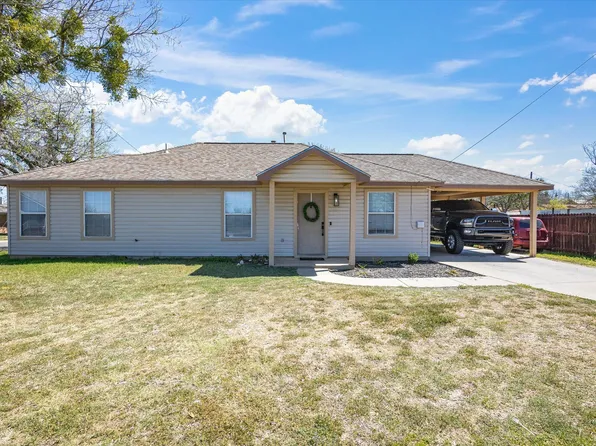 410 N Cowan St, Decatur, TX 76234