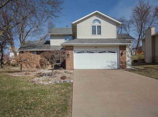 3020 Hartford Dr, Bettendorf, IA 52722