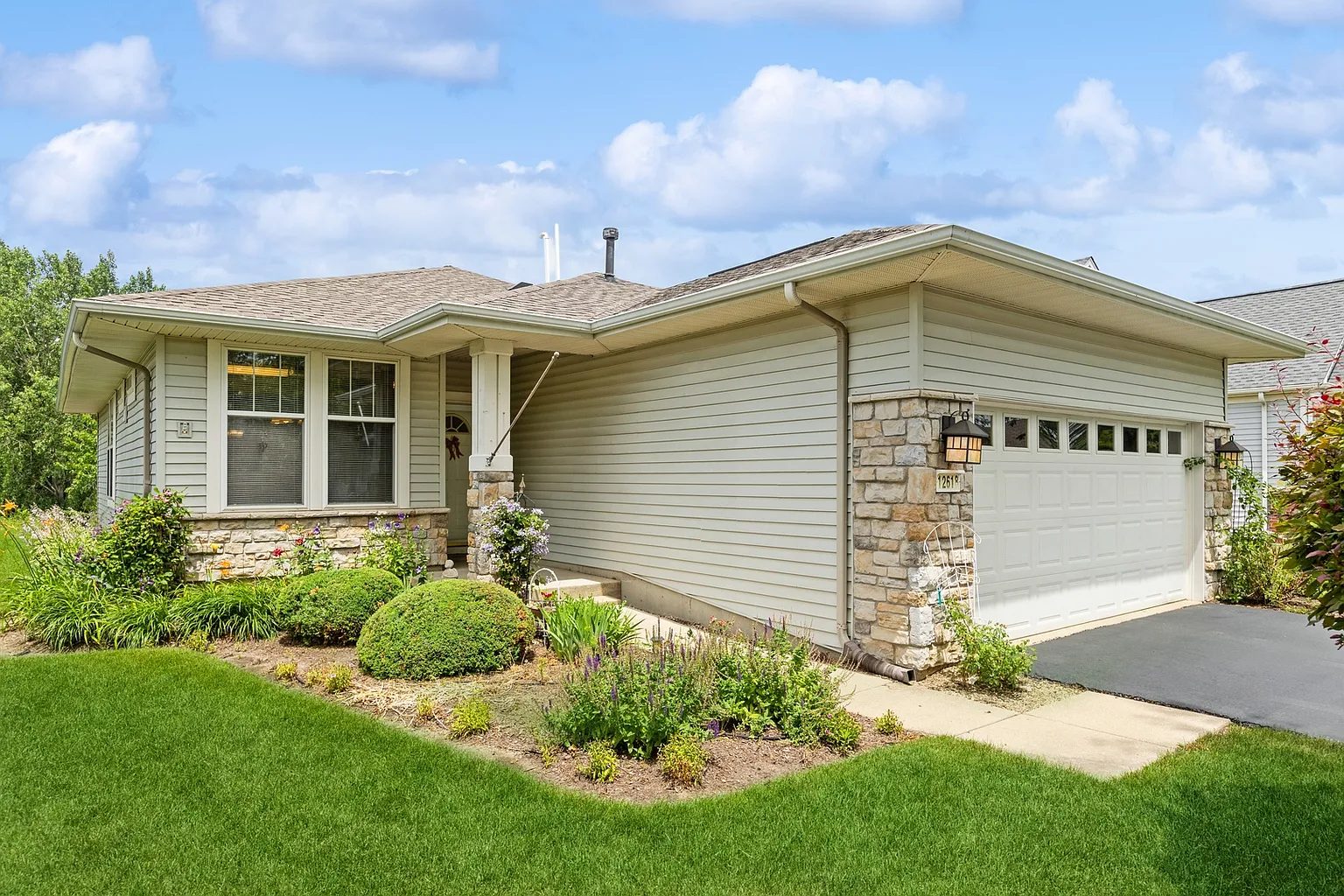 12618 Oak Grove Dr photo 1