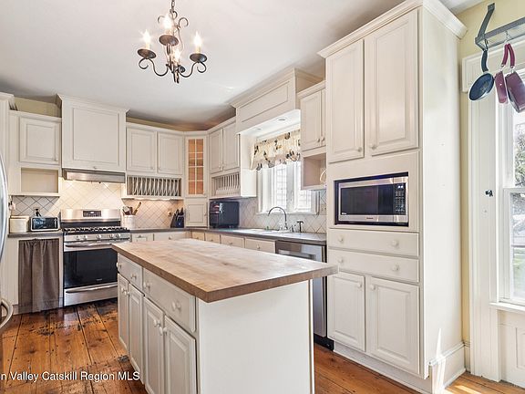 5th image of 272 Main Street