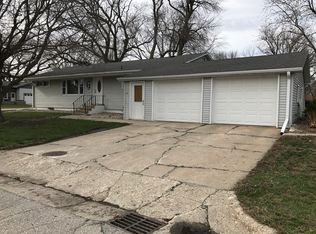 17 7th St SW, West Bend, IA 50597