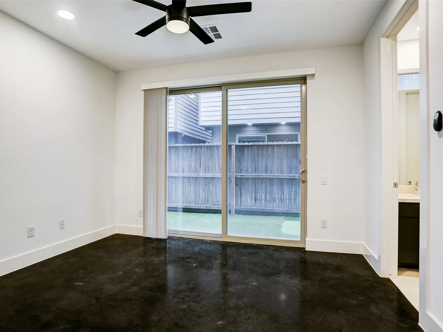 3 bed, 3.5 bath, 2050 sqft, $2,875 — Photo 3