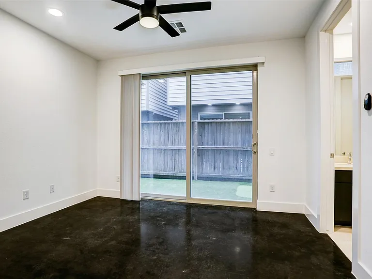 2344 Commerce St — Photo 3