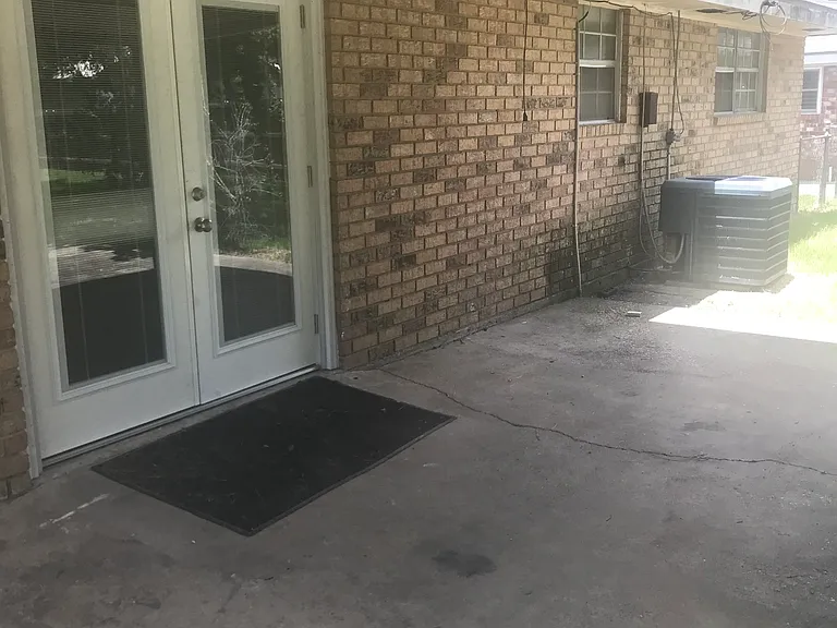 223 Driftwood St — Photo 7