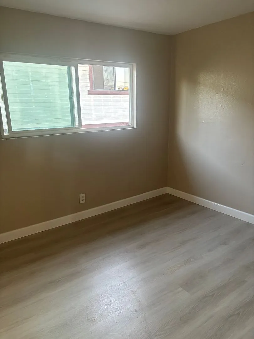 2126-2131 Mountain View Road — Photo 1