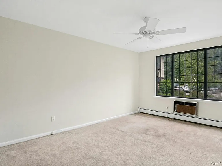 8 Foxwood Dr #4 — Photo 14