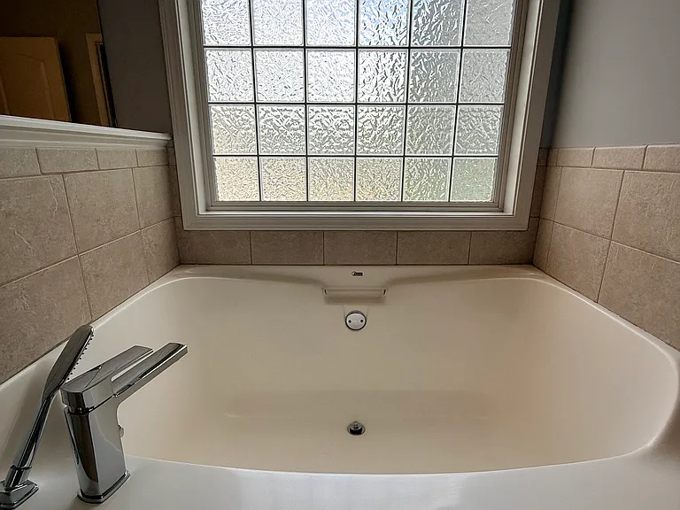 3606 Malcolm Mnr NW — Photo 9