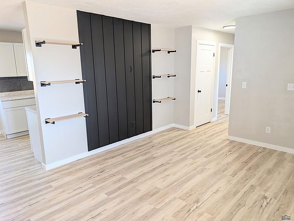 5th image of 502 Falcon Dr