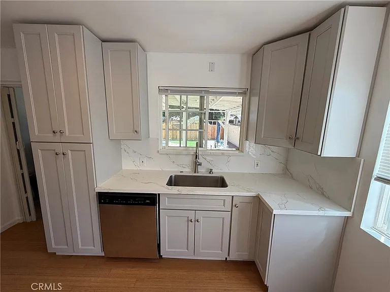 19148 Saticoy St #19148 — Photo 4