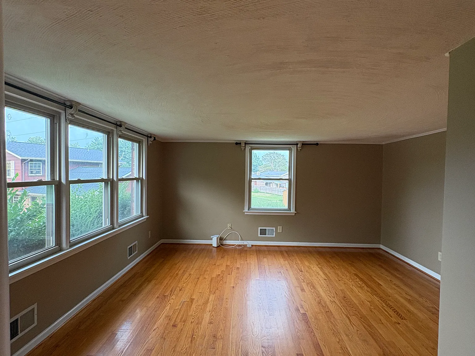 3 bed, 1600 sqft, $2,600 — Photo 4