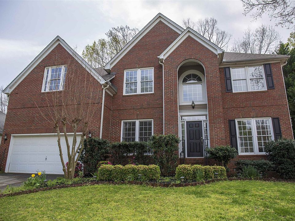1st image of 108 E Glohaven Pl