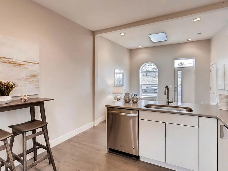 1121 W 36th Ave — Photo 14