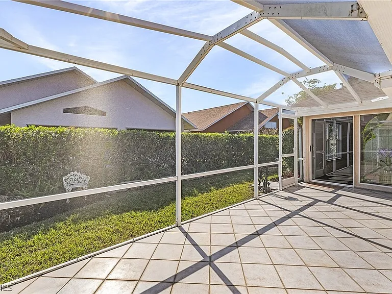 9439 Palm Island Cir — Photo 2