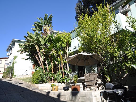 2nd image of 1932 Grace Ave APT 4
