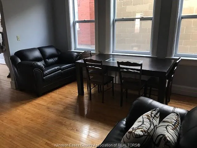 3338 Sandwich St — Photo 8
