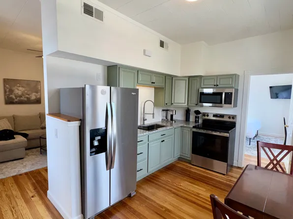 109 Jackson St APT C, Jefferson City, MO 65101