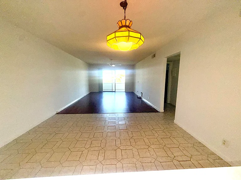 2901 Victoria Cir #H4 — Photo 10