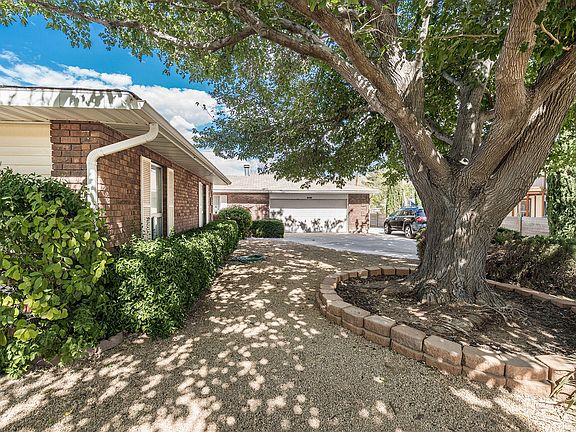 4th image of 520 N 290th Cir W