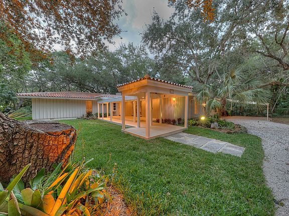 3rd image of 6755 Royal Palm Dr