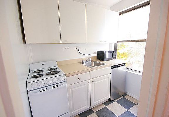 5th image of 153 W 10th St APT 10