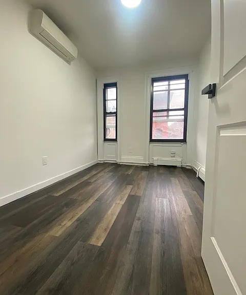 246 W 4th St #3 — Photo 3