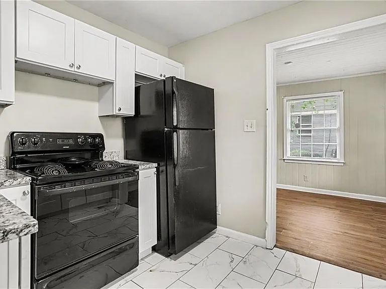 3743 Poplar Dr — Photo 8