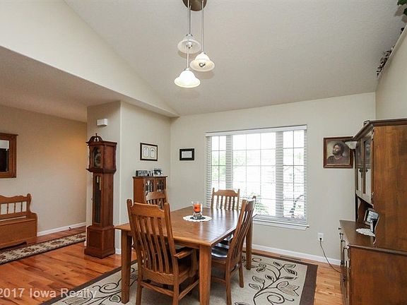 5th image of 940 Woodland Dr