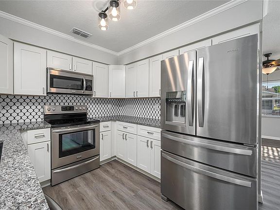 3rd image of 1650 Merrick Rd