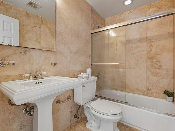 4th image of 1856 NE 46th Street #F7