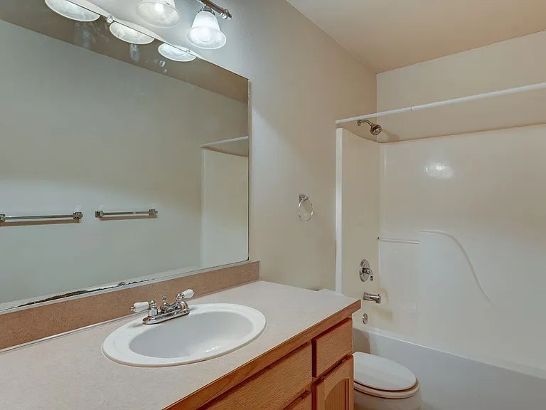 1730 NW Almond Loop — Photo 16