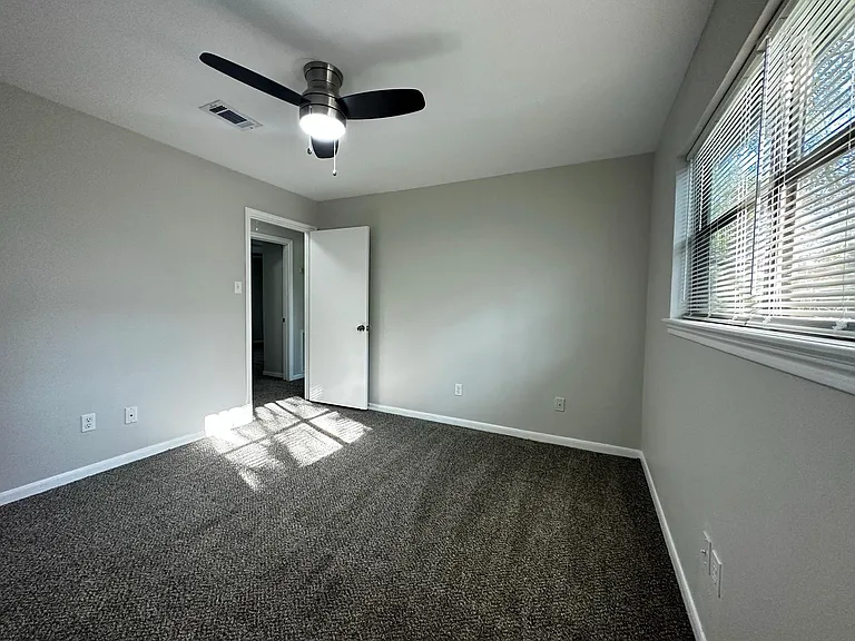 11106 Ellwood St — Photo 12