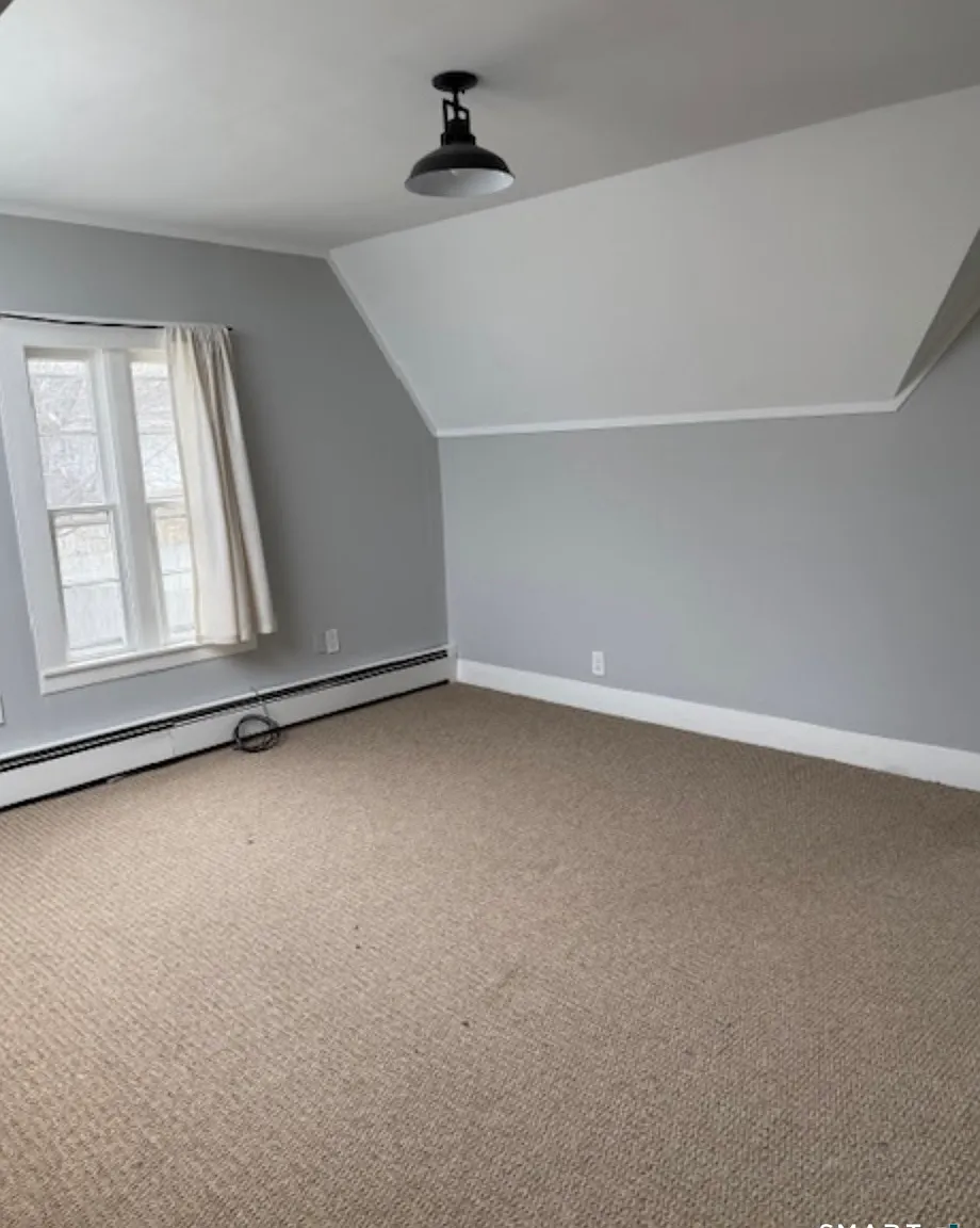 21 Broadway Ave — Photo 4