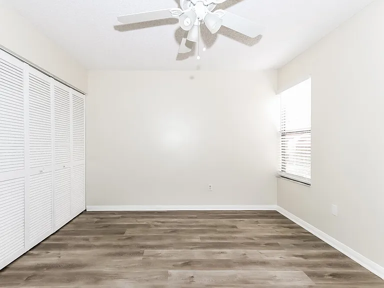 304 Lakeview Dr E — Photo 11