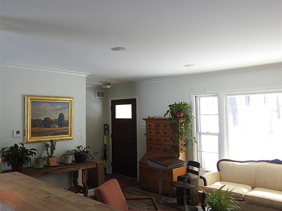 2nd image of 820 Woodward Ave
