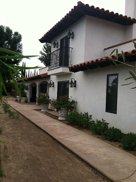 Walkway to Front Door 