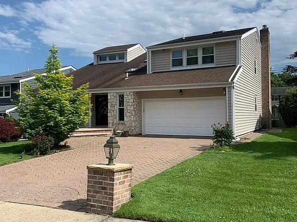 3 Cresthollow Ln, Albertson, NY 11507