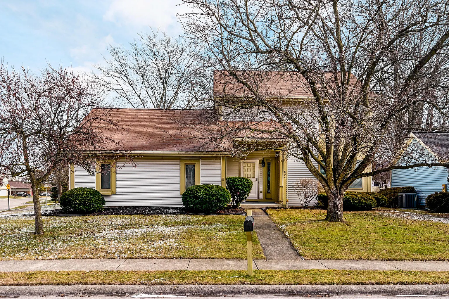654 Executive Blvd photo 1