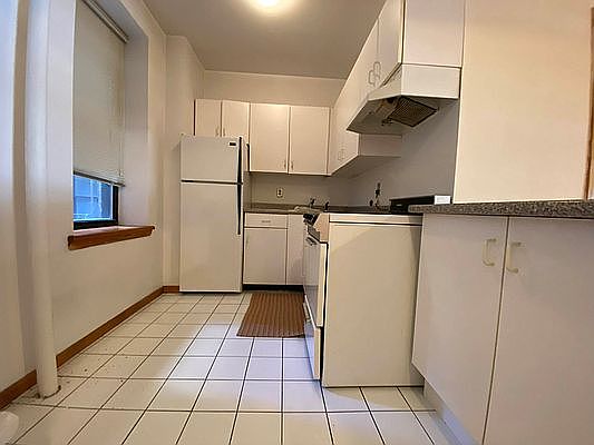 3rd image of 22 W 77th St #2/7