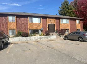 68 Oberlin St, Iowa City, IA