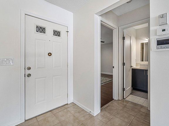 3rd image of 5543 Parkwalk Cir E