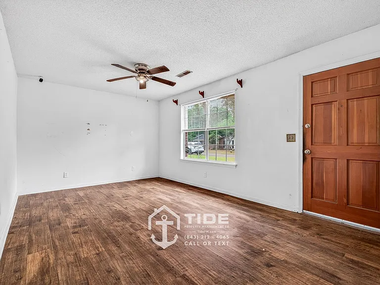 123 E Edgefield Dr — Photo 3