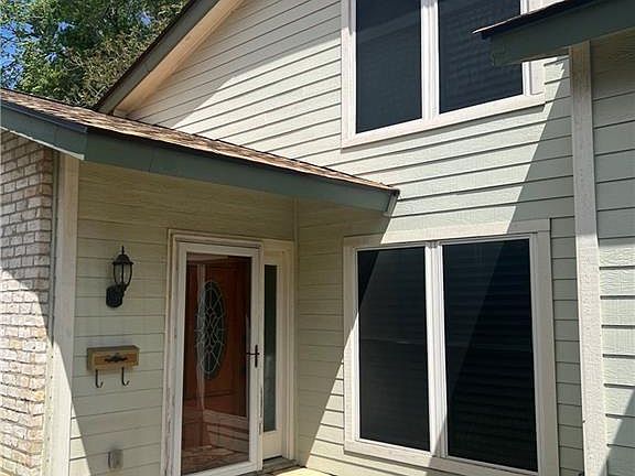 3rd image of 321 E Main St