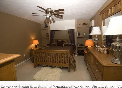 4th image of 41 Centre Port Cir