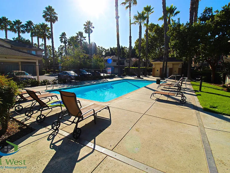 390 Oleander Dr — Photo 14