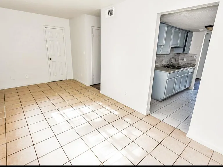 9734 Farragut St — Photo 10