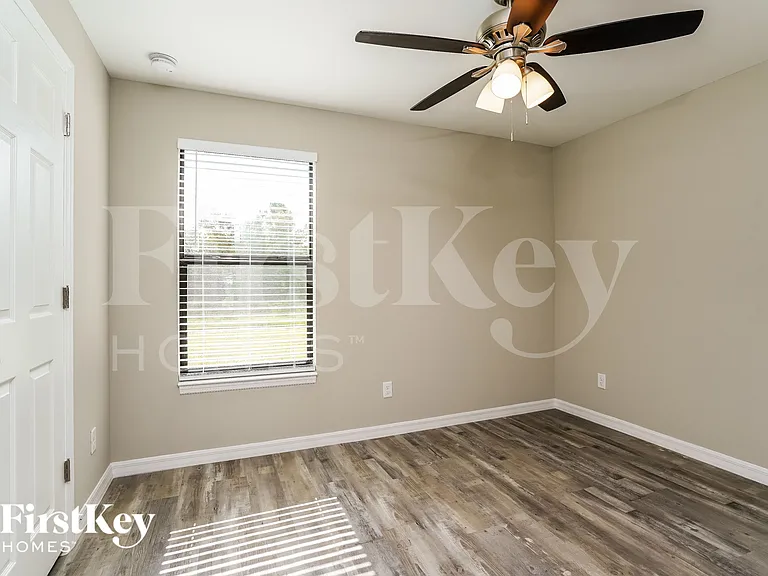 755 Puccini Ave S — Photo 10