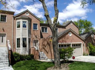 1858 Monroe Ave #1858, Glenview, IL 60025