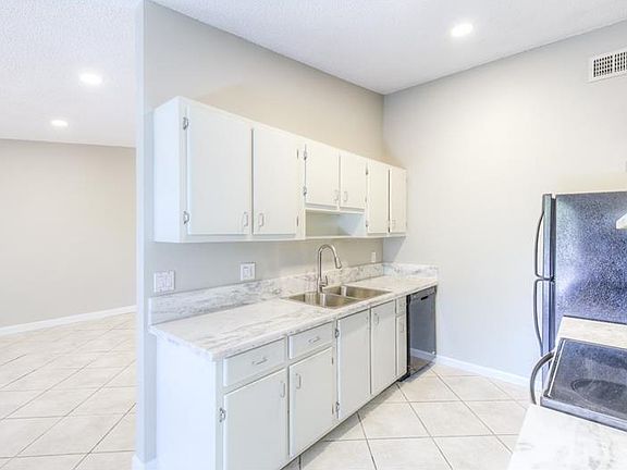 4th image of 3009 N Casselwood St