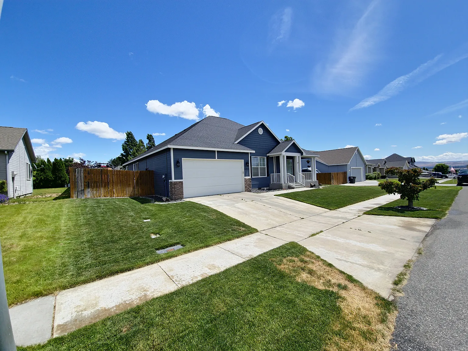 3 bed, 1900 sqft, $2,350 — Photo 3