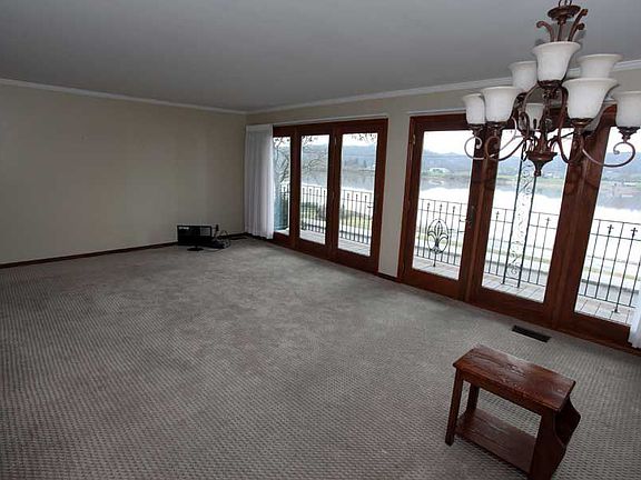 3rd image of 254 1st Ave